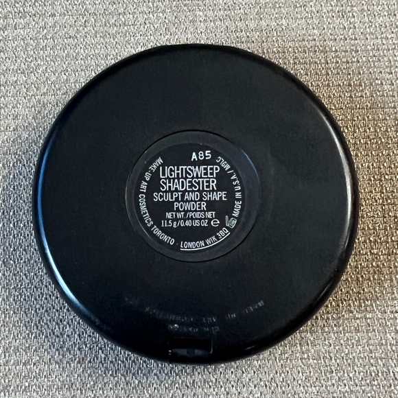 MAC SCULPT AND SHAPE POWDER - LIGHTSWEEP/SHADESTER - Picture 2 of 3